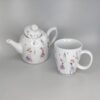 Taza y tetera a juego.