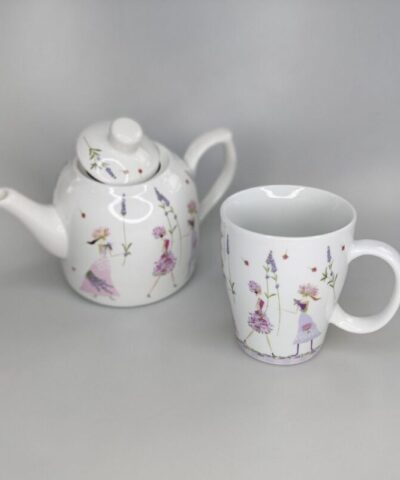 Taza y tetera a juego.