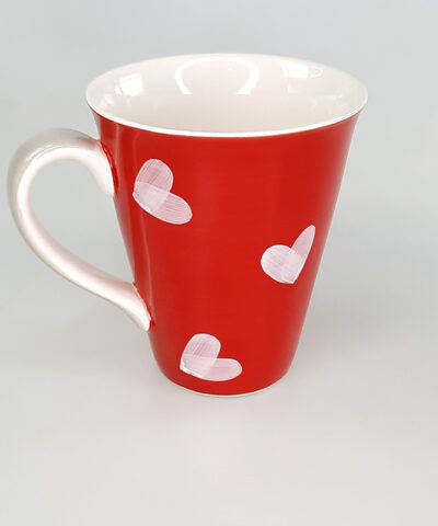 TAZA CORAZONES BLANCOS FONDO ROJO-1