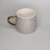 TAZA MANGO Y BRILLOS DORADOS FONDO GRIS
