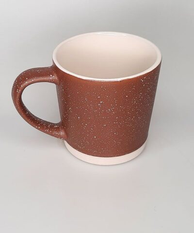 TAZA MOTEADA MARRÓN