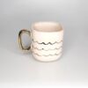 Taza Borde Cuadrado Beige y Dorado