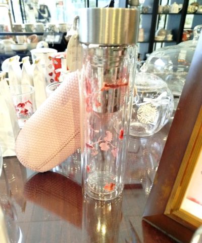 Alternative view of Tetera infusora doble cristal cerezo