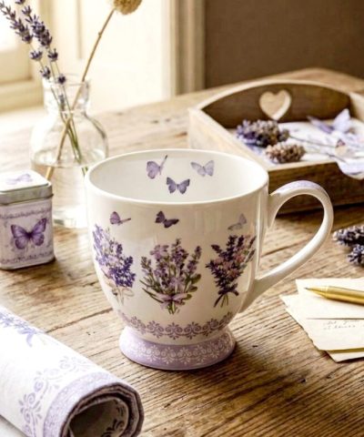 Taza Lovely Lavender con Pie