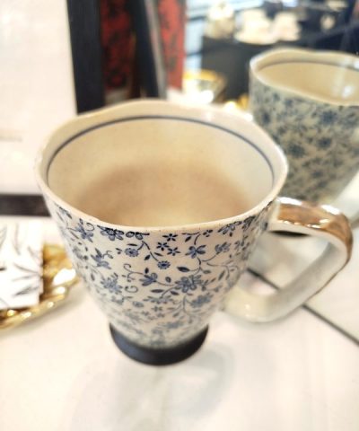 Alternative view of Taza Artesanal Japonesa Azul